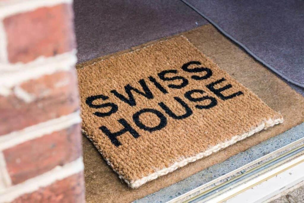 كاسلتون Swiss House B&B المظهر الخارجي الصورة